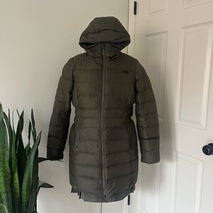 The North Face Women's Dark Green 550 Puffer Jacket Cinched Waist
